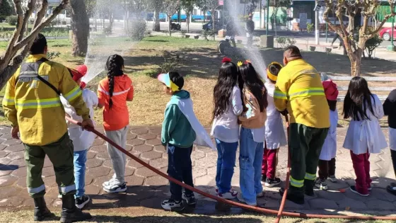 Docentes y alumnos participaron de una jornada sobre prevención de incendios