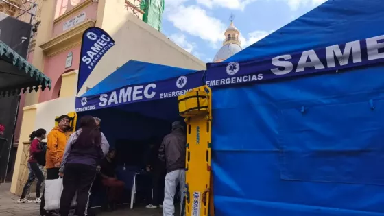 Mangione supervisó el operativo sanitario del Milagro en el microcentro y dialogó con los fieles
