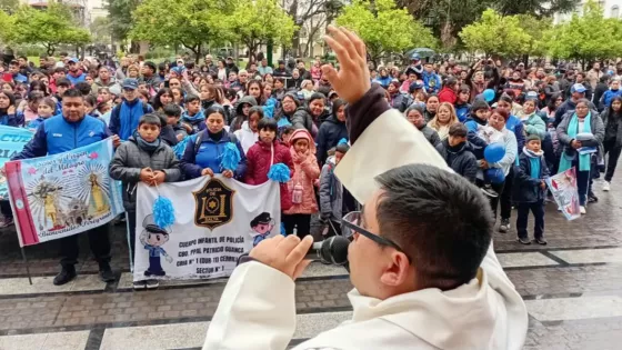 Los cuerpos infantiles de Policía rindieron honores al Señor y a la Virgen del Milagro