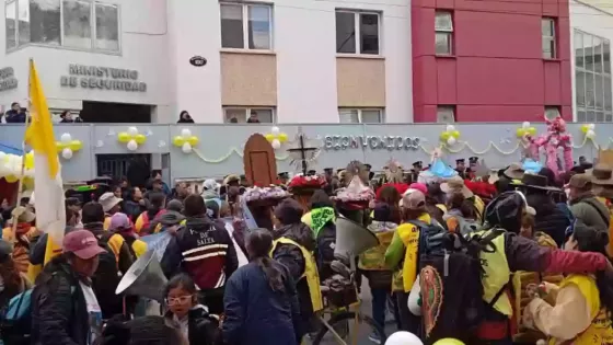El Centro de Videovigilancia de la Policía de Salta recibió a peregrinos de Iruya y Nazareno