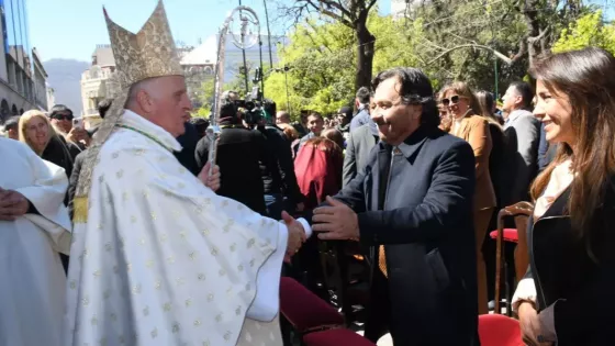 El Gobernador junto a miles de fieles, se unió a la celebración de la solemnidad del Señor del Milagro en el tercer día del Triduo