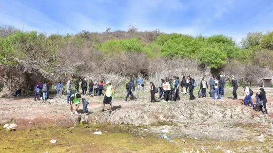 Compromiso colectivo con el ambiente en la jornada “El Dique te necesita” en Cabra Corral