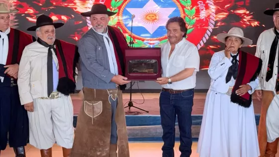 Sáenz acompañó los 80 años de los Gauchos de Güemes: “El legado del General se mantiene vivo en cada fortín de Salta”