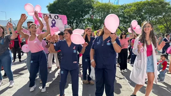 El Materno Infantil da inicio al Octubre Rosa en el Parque del Bicentenario