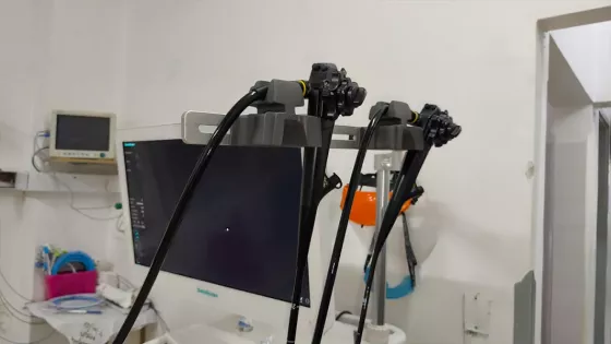 El hospital San Bernardo incorporó un nuevo duodenoscopio para procedimientos de alta complejidad