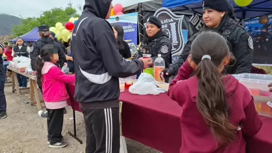 La Policía y vecinos del asentamiento San Javier compartieron una jornada comunitaria