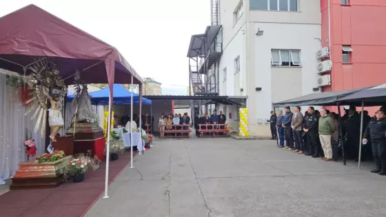Las imágenes peregrinas del Señor y la Virgen del Milagro visitaron el Ministerio de Seguridad