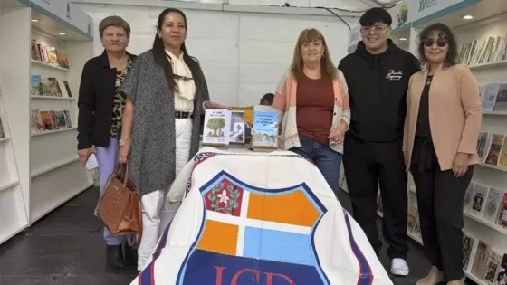 Estudiantes de Metán presentaron su libro en la XVI Feria del Libro de Salta