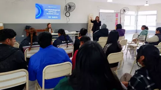 Modernización brindó en La Silleta un taller sobre uso responsable de pantallas en niños y adolescentes