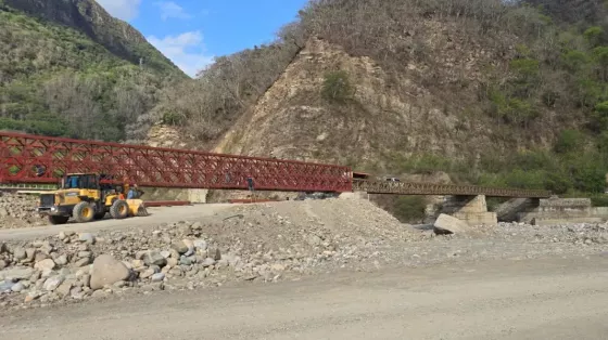 Sáenz anunció que la Provincia continúa el montaje del puente Bailey de Los Toldos