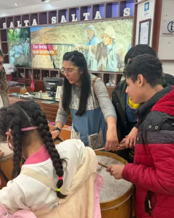 Alumnos con discapacidad visual vivieron una experiencia sensorial salteña