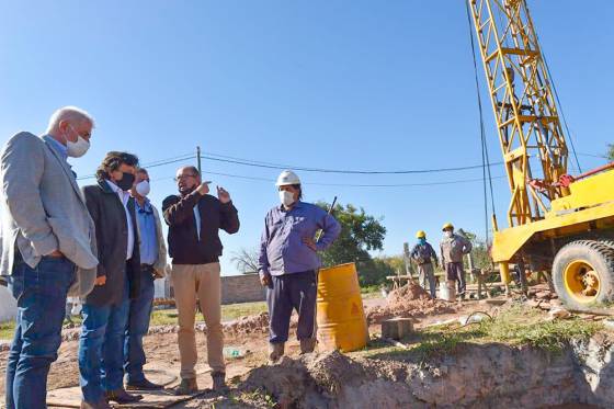 “Estamos construyendo más de 30 pozos de agua en la provincia”, dijo Sáenz en El Quebrachal