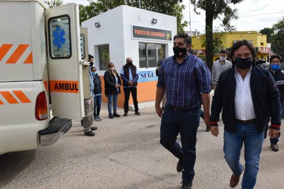 El gobernador Sáenz recorrió el hospital de Tartagal y entregó una nueva ambulancia