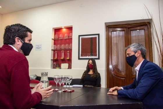 Turismo interno: quienes presenten síntomas de COVID-19 deberán llamar al 148 o al 136