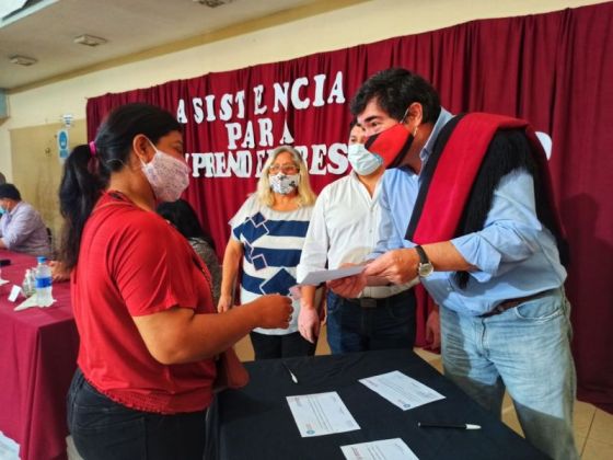 Nueva entrega de créditos a micro-emprendedores en Pichanal