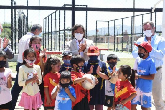 Los vecinos de barrio La Lonja ya disfrutan de la nueva Plaza del Deporte