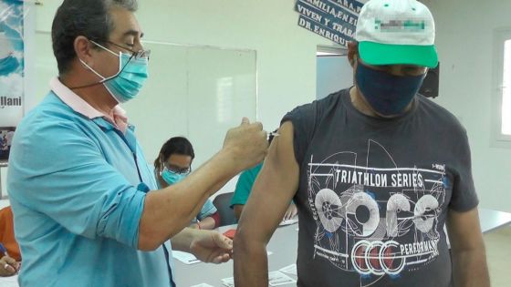 Vacunan contra COVID-19 a pacientes con cardiopatías, diabetes tipo 2 y VIH