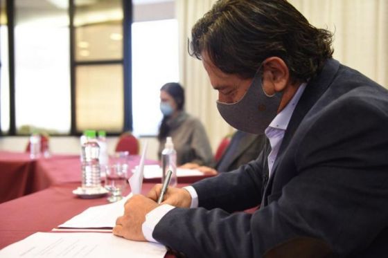 76022-los-gobernadores-de-salta-y-catamarca-firmaron-un-acuerdo-para-facilitar-y-fomentar-las-invers