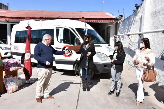 Desarrollo Social y Parque Automotor celebraron la incorporación de un vehículo al servicio del Hogar Casa Cuna