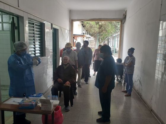 Personal y usuarios del hospital Miguel Ragone fueron testeados para COVID-19