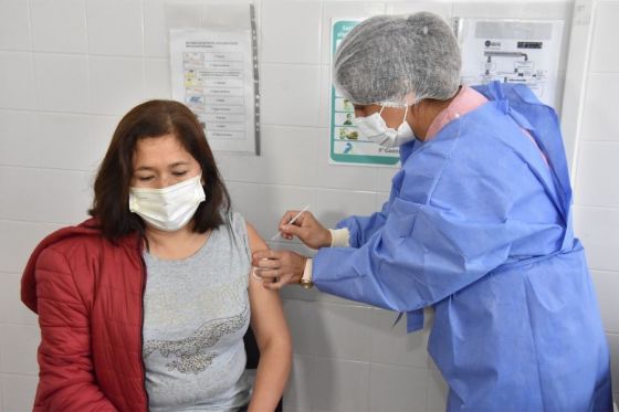 COVID-19: más de 40 puestos de vacunación hoy están disponibles en hospitales y centros de salud