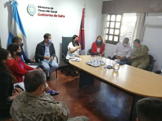 Provincia y Nación refuerzan la distribución de tanques para reserva de agua en Santa Victoria Este