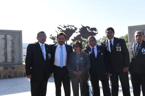 Malvinas a 40 años: el gobernador Sáenz presidió los actos de homenaje a sus héroes