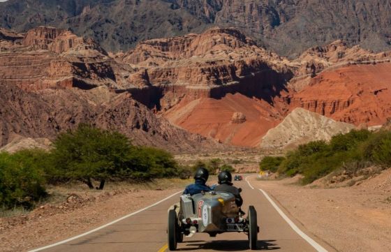 La Gran Carrera tuvo un paso destacado por las bellezas de Salta