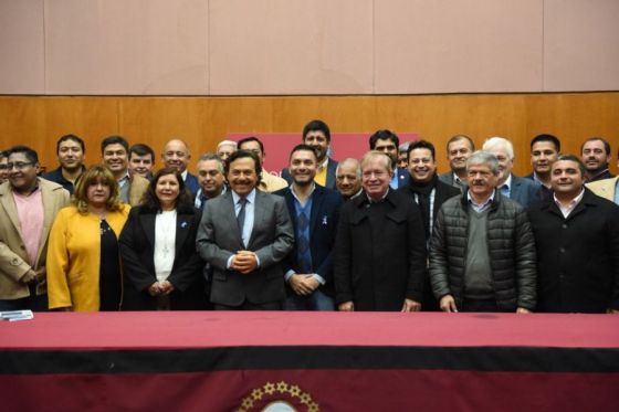 Sáenz y autoridades del Banco Nación presentaron una línea de créditos por $50 millones para los 60 municipios
