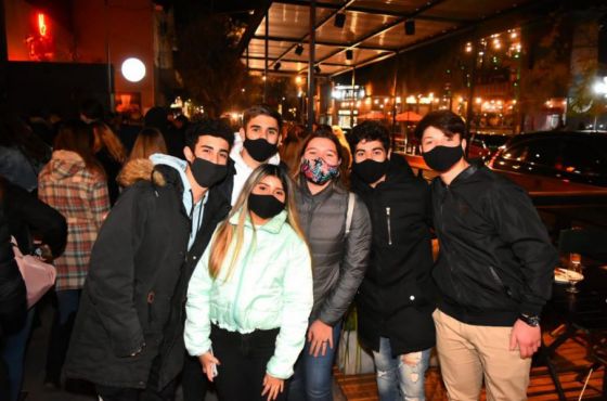 Cómo prevenir contagios de infecciones respiratorias en la celebración del Día del Amigo