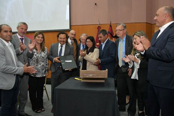 Sáenz encabezó la apertura de sobres para la licitación del Centro de Convenciones de Cafayate