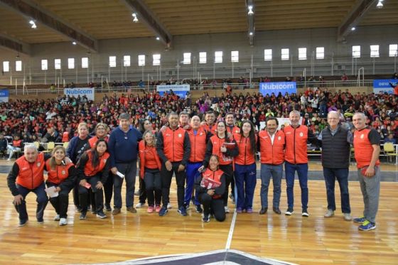 Sáenz despidió a la delegación salteña de más de 900 jóvenes que participarán en Mar del Plata de los torneos Evita