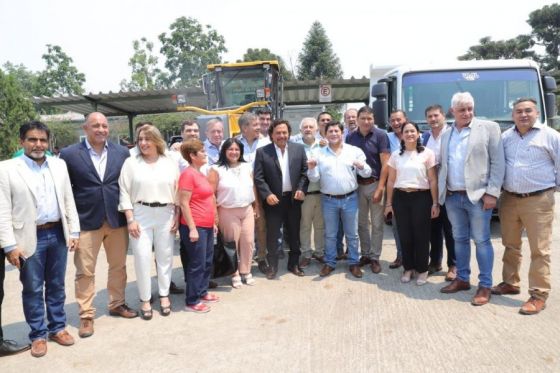En Orán, el gobernador Sáenz entregó maquinaria vial y recorrió obras