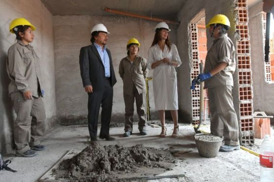 El gobernador Sáenz destacó la incorporación de mujeres constructoras en la obra pública provincial