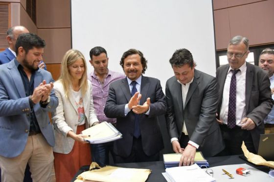 Obras urbanas que beneficiarán a 2700 vecinos de Quijano: Sáenz encabezó la apertura de sobres