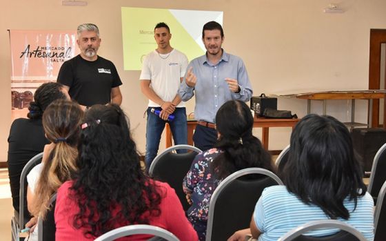 Artesanos del Mercado Artesanal se capacitaron sobre comercio electrónico