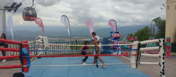 El boxeo salteño tuvo su cierre de altura en la cima del cerro San Bernardo