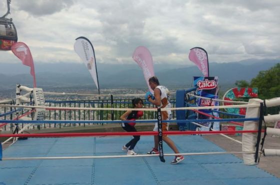 El boxeo salteño tuvo su cierre de altura en la cima del cerro San Bernardo