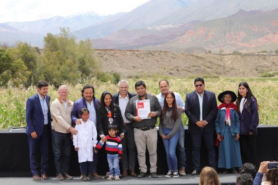 Una familia salteña de la Poma recibió las llaves de la casa 90.000 del país