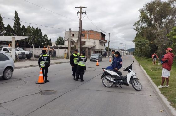 La Policía Vial detectó más de 100 conductores alcoholizados durante el fin de semana