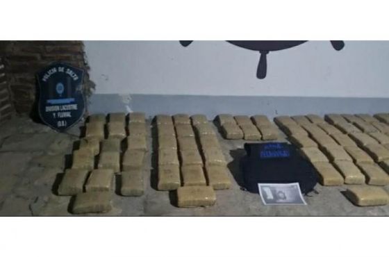 En un control preventivo policial incautaron más de 90 kilos de marihuana