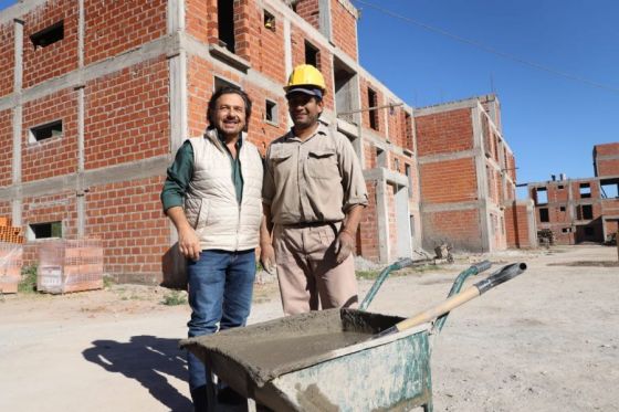 Rosario de la Frontera: Sáenz verificó el avance de obras en el Hospital y la construcción de 48 viviendas