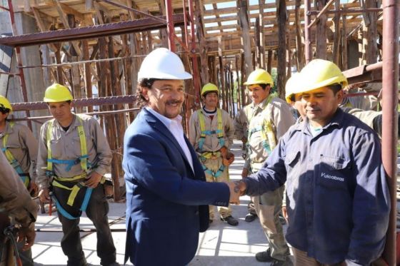 Sáenz recorrió las obras de ampliación y refuncionalización que se realizan en el hospital San Bernardo