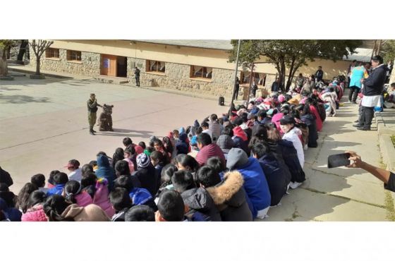 Más de 300 estudiantes participaron de una jornada de sensibilización de la Policía Comunitaria en Santa Victoria Oeste