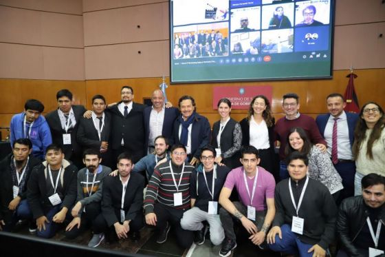 Jóvenes programadores de Salta se contactaron con empresas para forjar su futuro laboral