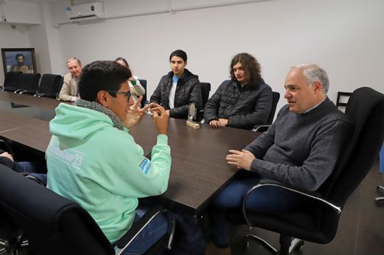Salteños destacados en robótica en Francia