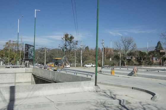 Hoy se habilita uno de los puentes sobre el paso bajo nivel en la rotonda de acceso a Grand Bourg