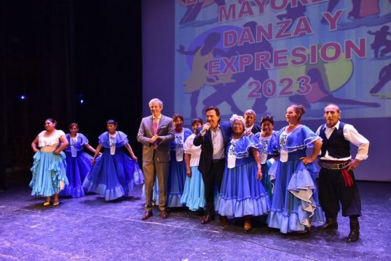Sáenz acompañó a adultos mayores en el Encuentro de Mayores, Danza y Expresión 2023