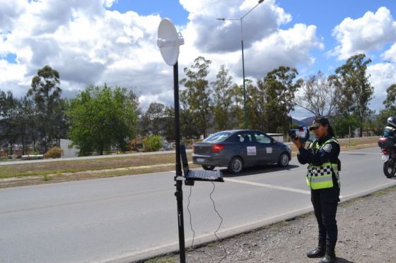 Intensos controles de velocidad con cinemómetros móviles en la provincia