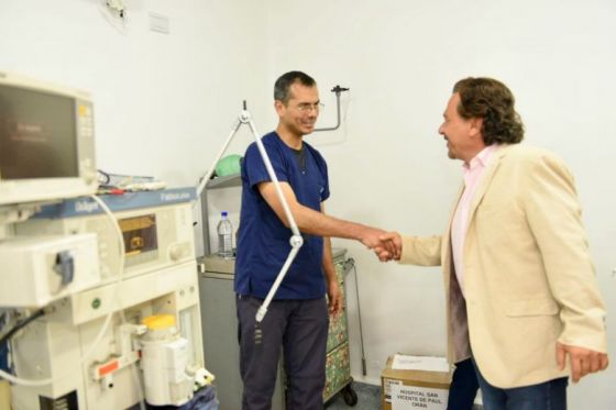 Orán: Gustavo Sáenz entregó equipamiento al hospital cabecera y recorrió obras